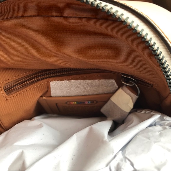 🌈 Coach Sullivan Pack In Rainbow Signature Canvas - Picture 13 of 16